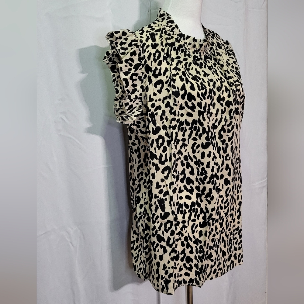 Women's NWOT Tan Leopard Print Mock Neck Ruffle Cap Sleeve Blouse Large Or XL 🐈 - Picture 6 of 13